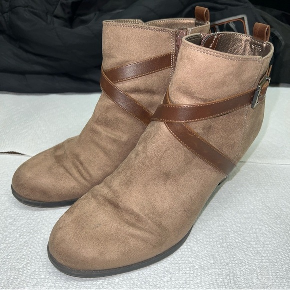 Life Stride Jamie ankle boot bootie tan brown memory foam footbed sz 10M - Picture 2 of 11